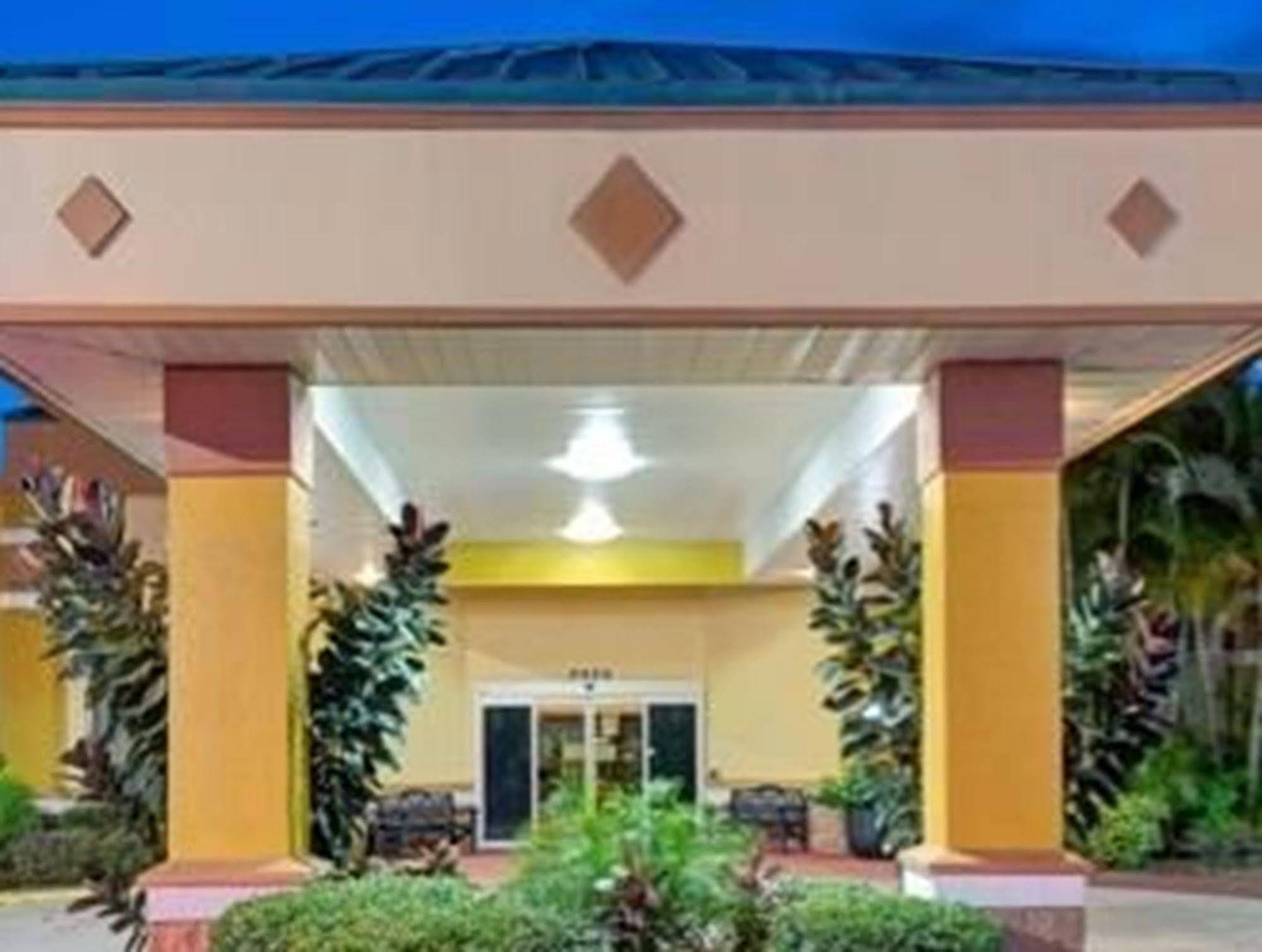 Garnet Inn & Suites Orlando Exteriér fotografie