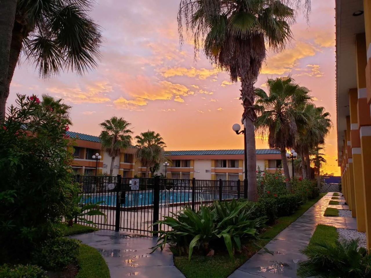Garnet Inn & Suites Orlando Exteriér fotografie